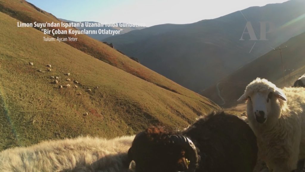 Limon Suyu’ndan Ispatan’a uzanan yolda günbatımı. Araklı Postası farkıyla…