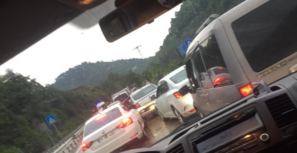 Şiddetli yağış ve heyelan nedeniyle Of’ta 1 kişi hayatını kaybetti.