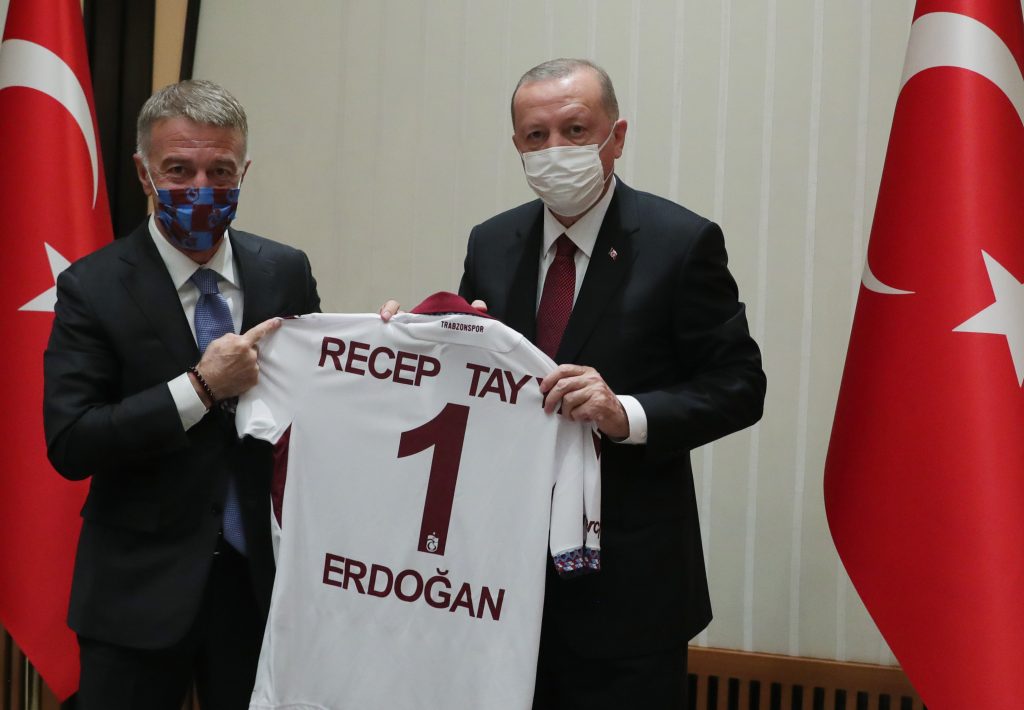Cumhurbaşkanı Erdoğan Trabzonspor yönetimini ve A Takım futbolcularını Külliye’de ağırladı.