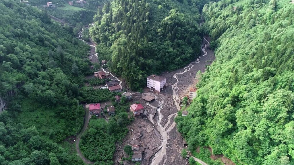 Doğu Karadeniz için çığ, heyelan ve sel uyarısı