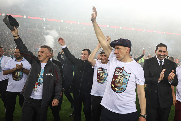 2021-2022 Sezonu Süper Lig Şampiyonu Trabzonspor şanlı tarihine kaç kupa sığdırdı?