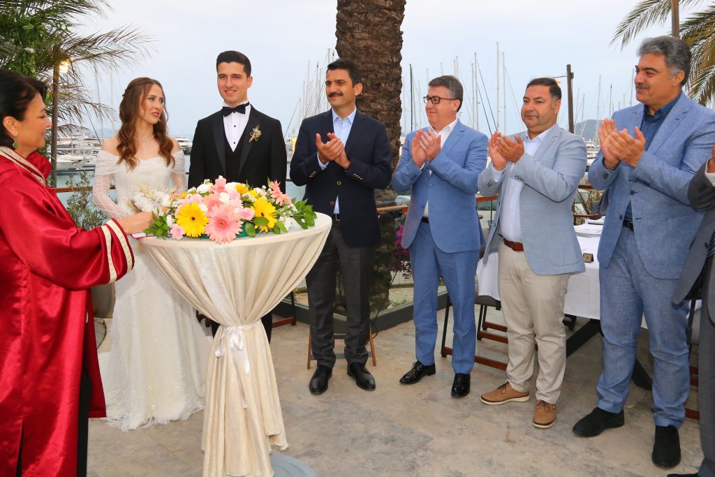 Yargıtay Üyesi Mehmet Osmanoğlu’nun oğlu Fatih Osmanoğlu dünya evine girdi