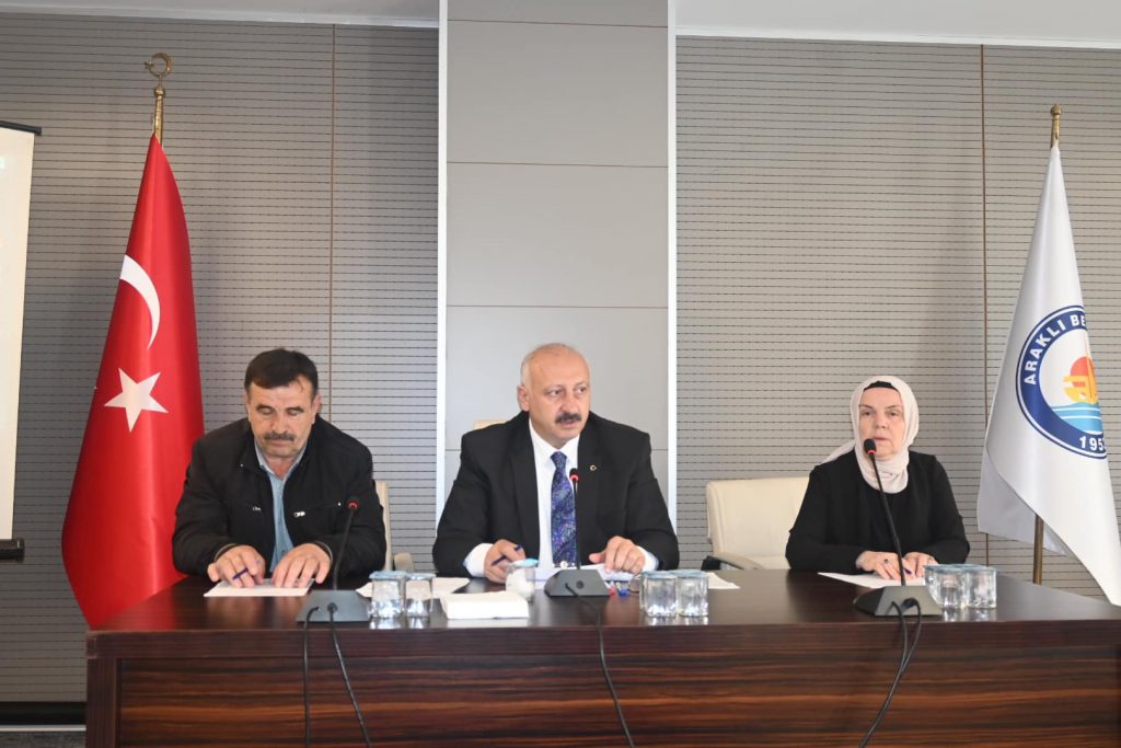 Araklı Belediye Meclisi toplandı; “Sanayi sitemize ek yeni alanda daha fazla dükkan yapacağız.”